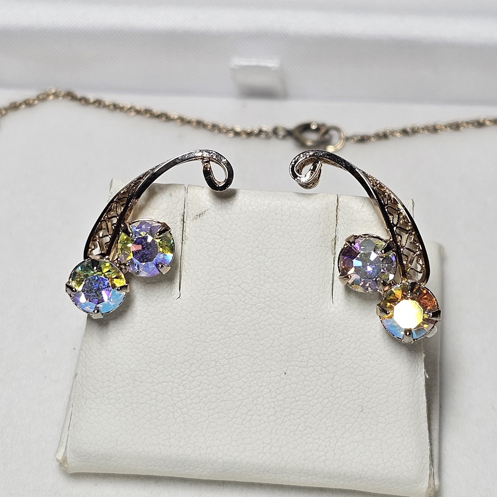 Titan Aurora Crystal Flower Necklace & Earring Set - Picture 4 of 5